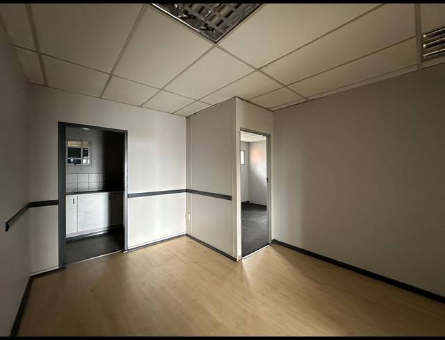 129.40M² OFFICE TO LET IN HIGHVELD